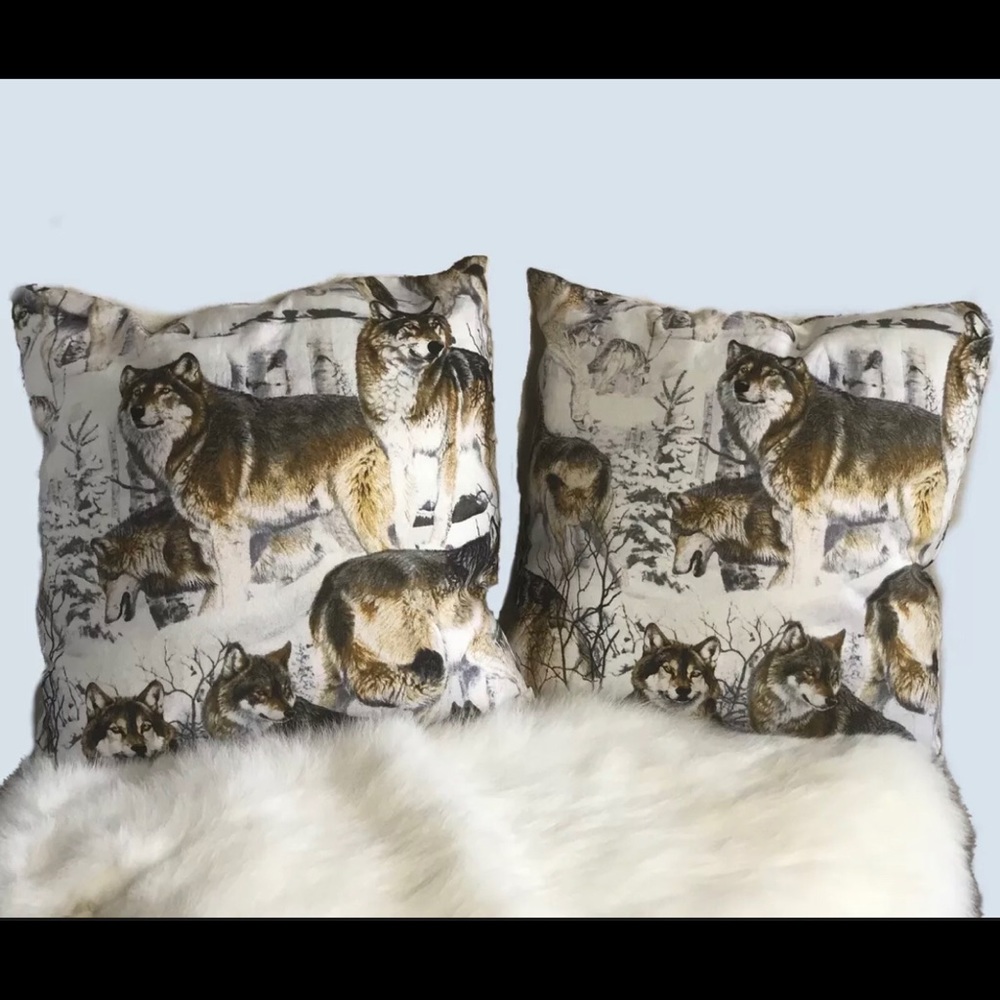 Wolf Decorative Pillow Set of 2 (10 inches)